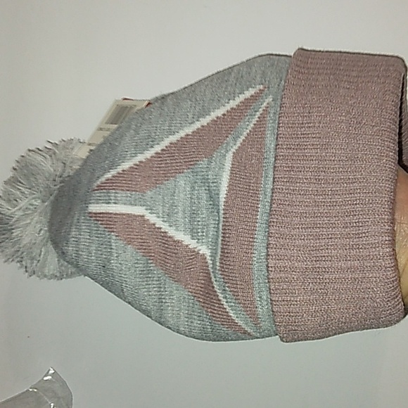☆NWT☆Women's REEBOK Fleece Lined Winter Beanie Hat with Pom Pom - Picture 7 of 9